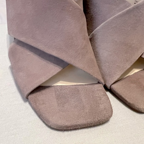 42 Gold Saldana Heel in Sandalwood Suede - Picture 7 of 7